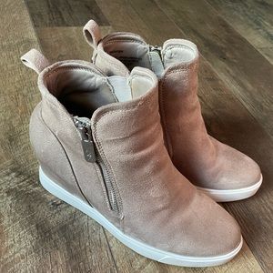 Anne Kline women’s size 8 wedge zip up sneaker